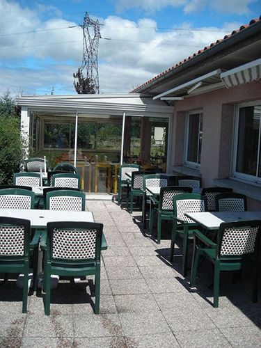 Hotel Le Pairoux Volvic Bagian luar foto